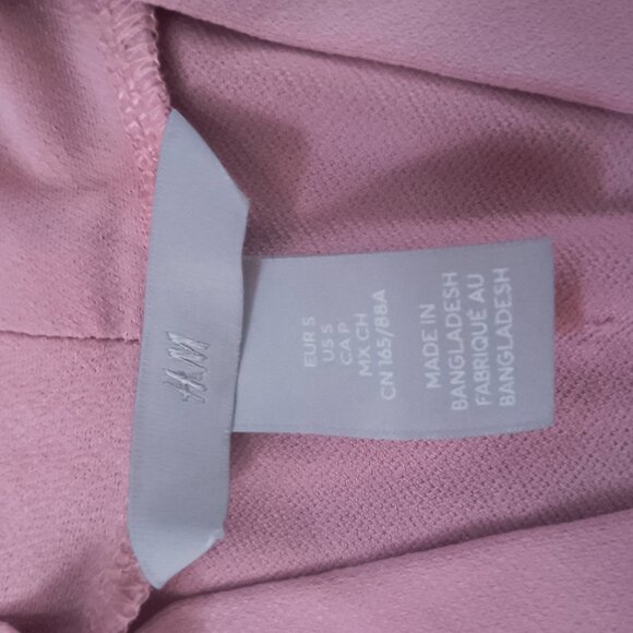 H&M sleeveless blouse - Picture 2 of 2